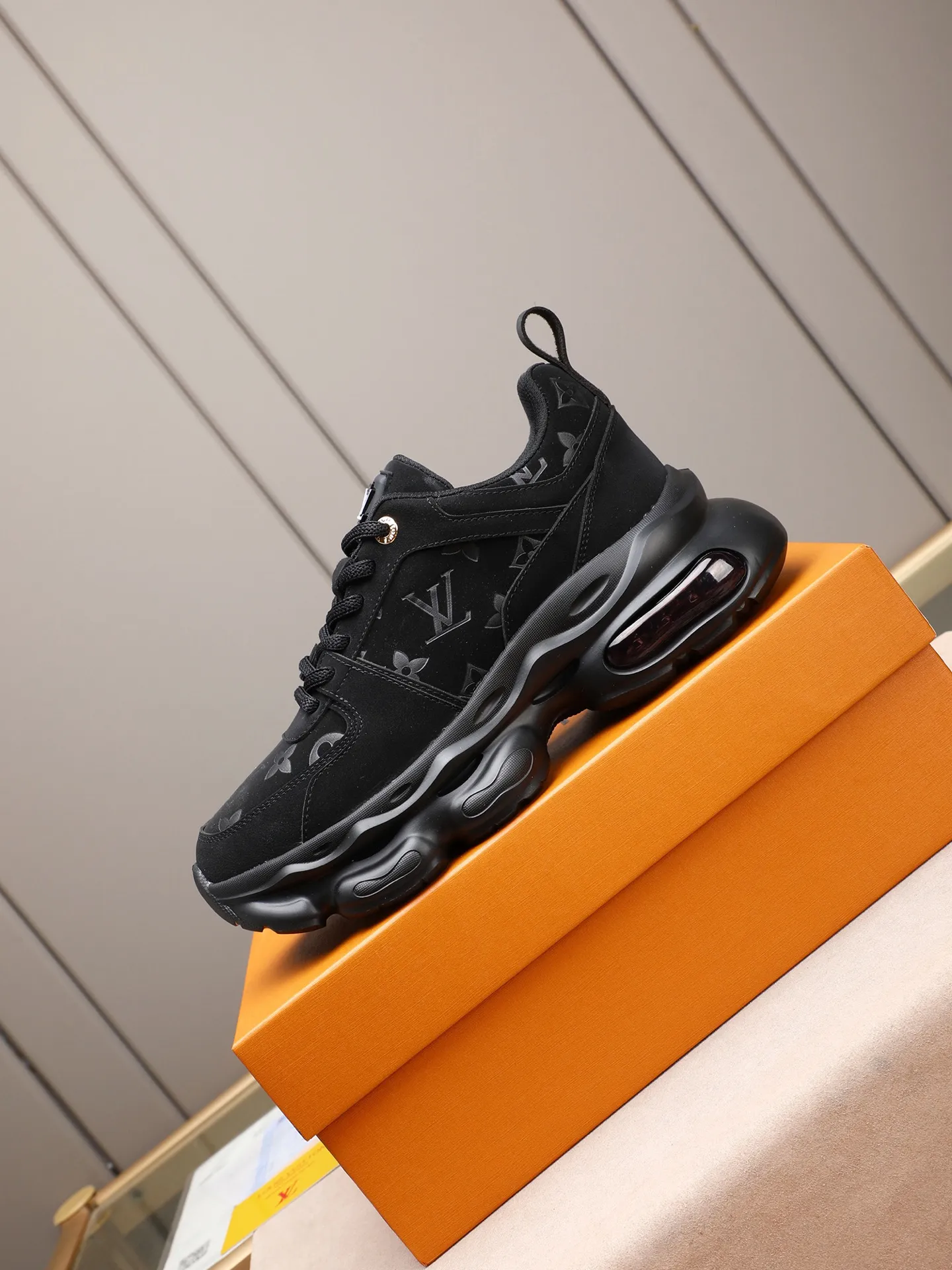 Men's shoes 💰460 [LV] Made of imported L special materials spliced ​​with cowhide and comfortable mesh lining. Private molded foam air cushion outsole, super light and comfortable on the feet! Perfect last shape, generous and fashionable design, 5 colors available! Code number: 38–44 (45 customized